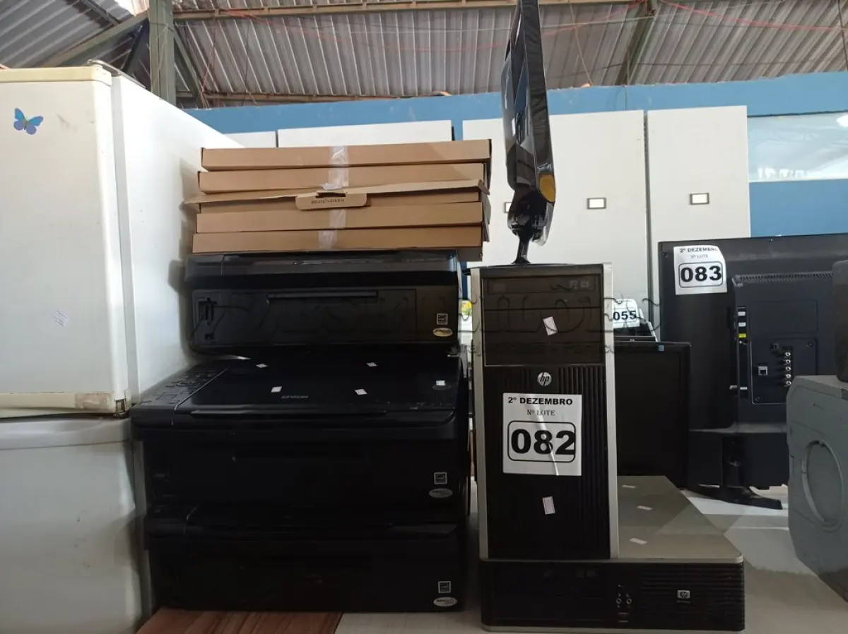 LOTE 082 - 05 IMPRESSORAS, 02 CPU’S, 03 MONITORES E 05 TECLADOS MARCAS E MODELOS DIVERSOS. (NO ESTADO) ATENÇÃO! FAZER A VISITAÇÃO ANTES DE ARREMATAR, NÃO SABEMOS SE FUNCIONA. LEILÃO NÃO TEM GARANTIA E NEM DEVOLUÇÃO, SUJEITO A POSSÍVEIS AVARIAS VISÍVEIS/OCULTAS E/OU AUSÊNCIA DE COMPONENTES.
