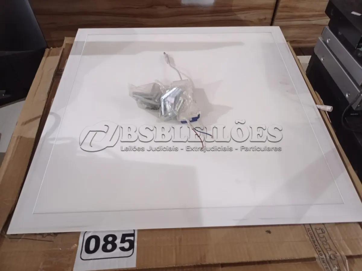 LOTE 085 - 05 LUMINÁRIAS DE LED DE EMBUTIR. (NO ESTADO) ATENÇÃO! FAZER A VISITAÇÃO ANTES DE ARREMATAR, NÃO SABEMOS SE FUNCIONA. LEILÃO NÃO TEM GARANTIA E NEM DEVOLUÇÃO, SUJEITO A POSSÍVEIS AVARIAS VISÍVEIS/OCULTAS E/OU AUSÊNCIA DE COMPONENTES.