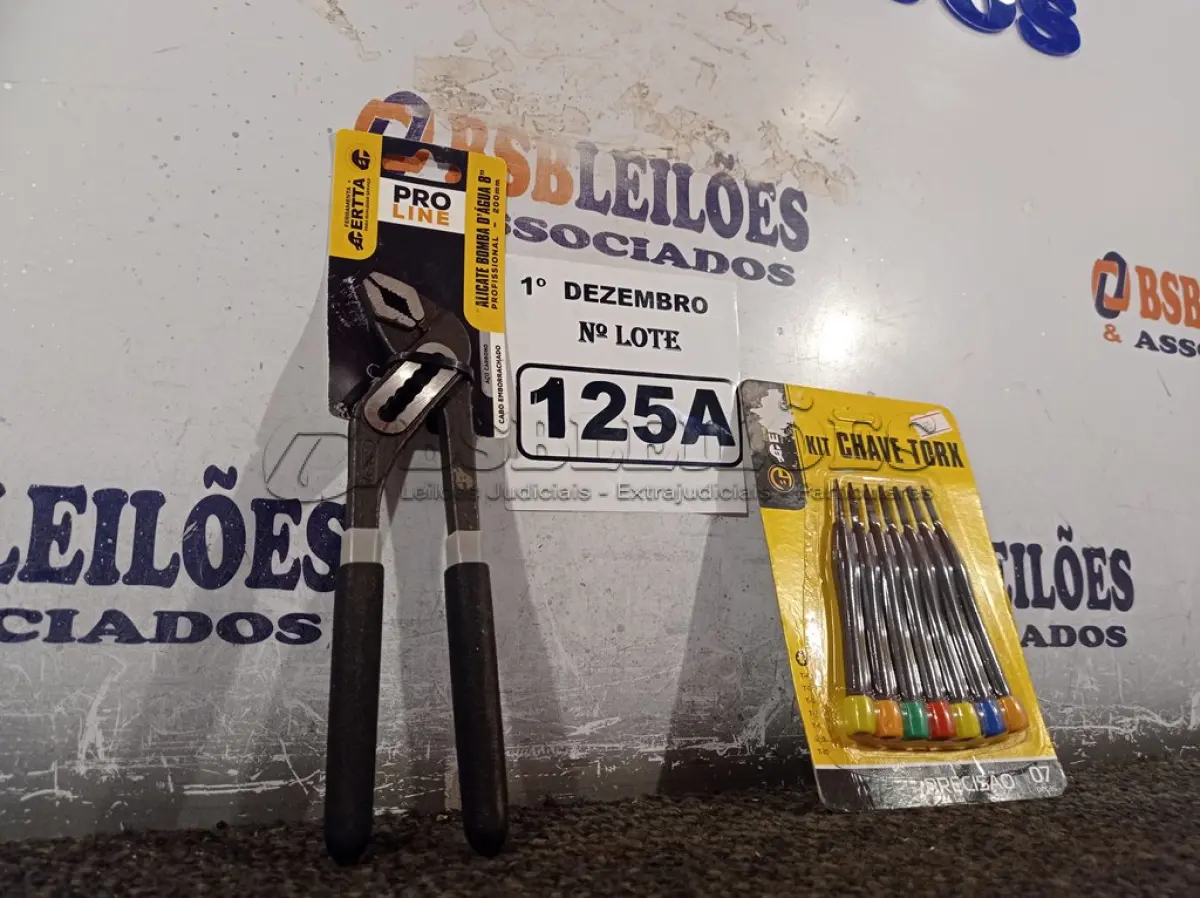 LOTE 125 - 01 ALICATE BOMBA D’AGUA 8” E 01 KIT CHAVE TORX. (NO ESTADO) ATENÇÃO! FAZER A VISITAÇÃO ANTES DE ARREMATAR, NÃO SABEMOS SE FUNCIONA. LEILÃO NÃO TEM GARANTIA E NEM DEVOLUÇÃO, SUJEITO A POSSÍVEIS AVARIAS VISÍVEIS/OCULTAS E/OU AUSÊNCIA DE COMPONENTES.