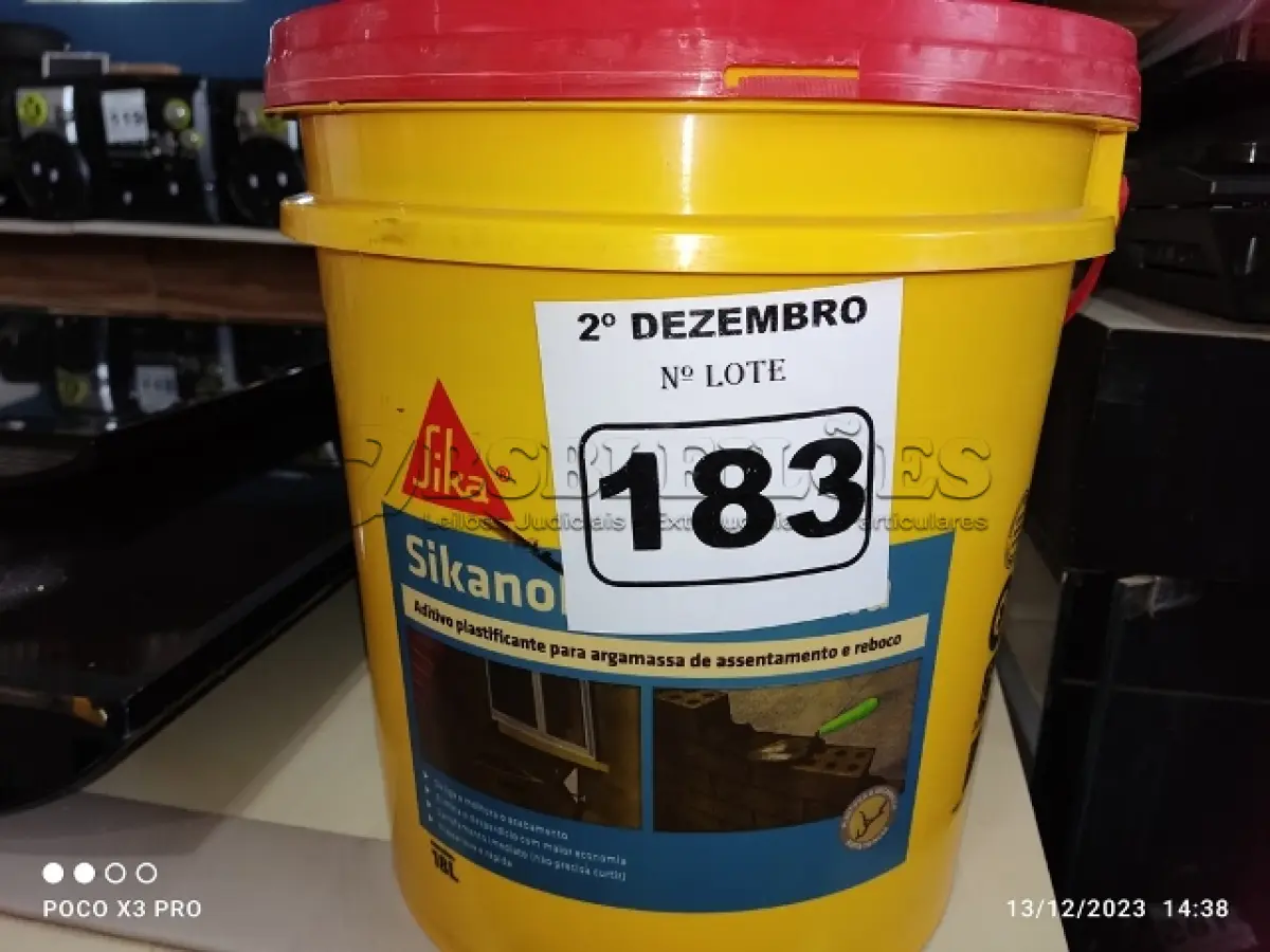 LOTE 183 - 01 BALDE DE SIKANOL ALVENARIA, ADITIVO PLASTIFICANTE PARA ARGAMASSA DE ASSENTAMENTO E REBOCO 18L. (NO ESTADO) ATENÇÃO! FAZER A VISITAÇÃO ANTES DE ARREMATAR, NÃO SABEMOS SE FUNCIONA. LEILÃO NÃO TEM GARANTIA E NEM DEVOLUÇÃO, SUJEITO A POSSÍVEIS AVARIAS VISÍVEIS/OCULTAS E/OU AUSÊNCIA DE COMPONENTES.