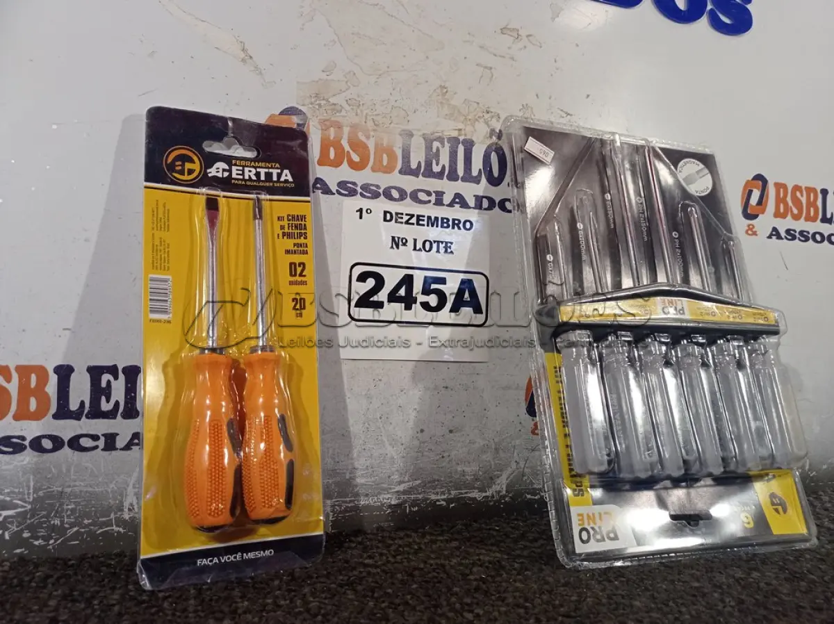 LOTE 245 - 02 KIT’S DE CHAVES FENDA/PHILIPS 06/02 PEÇAS. (NO ESTADO) ATENÇÃO! FAZER A VISITAÇÃO ANTES DE ARREMATAR, NÃO SABEMOS SE FUNCIONA. LEILÃO NÃO TEM GARANTIA E NEM DEVOLUÇÃO, SUJEITO A POSSÍVEIS AVARIAS VISÍVEIS/OCULTAS E/OU AUSÊNCIA DE COMPONENTES.