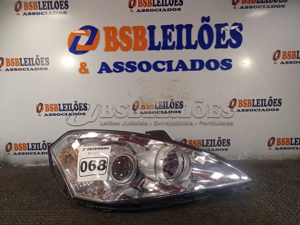 LOTE 068 - 01 FAROL AUTOMOTIVO. (NO ESTADO) ATENÇÃO! FAZER A VISITAÇÃO ANTES DE ARREMATAR, NÃO SABEMOS SE FUNCIONA. LEILÃO NÃO TEM GARANTIA E NEM DEVOLUÇÃO, SUJEITO A POSSÍVEIS AVARIAS VISÍVEIS/OCULTAS E/OU AUSÊNCIA DE COMPONENTES.