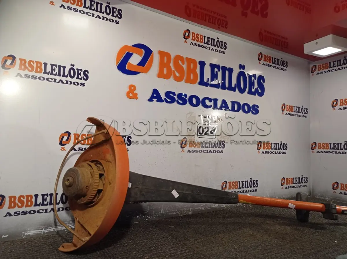 LOTE 024 - 01 CORTADOR DE GRAMA ELÉTRICO. (NO ESTADO) ATENÇÃO! FAZER A VISITAÇÃO ANTES DE ARREMATAR, NÃO SABEMOS SE FUNCIONA. LEILÃO NÃO TEM GARANTIA E NEM DEVOLUÇÃO, SUJEITO A POSSÍVEIS AVARIAS VISÍVEIS/OCULTAS E/OU AUSÊNCIA DE COMPONENTES.