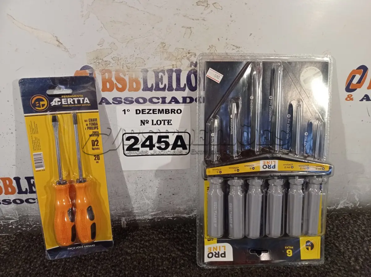 LOTE 245 - 02 KIT’S DE CHAVES FENDA/PHILIPS 06/02 PEÇAS. (NO ESTADO) ATENÇÃO! FAZER A VISITAÇÃO ANTES DE ARREMATAR, NÃO SABEMOS SE FUNCIONA. LEILÃO NÃO TEM GARANTIA E NEM DEVOLUÇÃO, SUJEITO A POSSÍVEIS AVARIAS VISÍVEIS/OCULTAS E/OU AUSÊNCIA DE COMPONENTES.