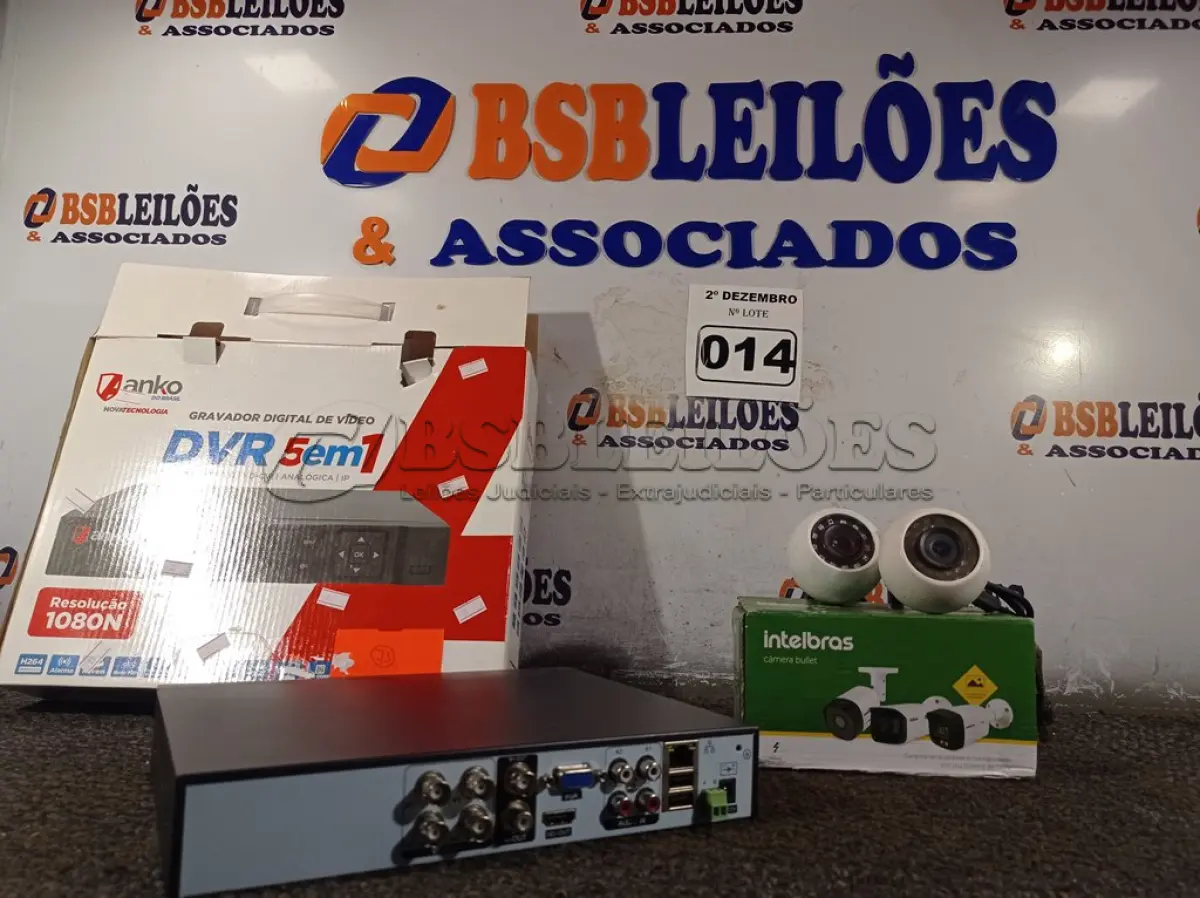 LOTE 014 - 01 DVR E 03 CÂMERAS DE SEGURANÇA. (NO ESTADO) ATENÇÃO! FAZER A VISITAÇÃO ANTES DE ARREMATAR, NÃO SABEMOS SE FUNCIONA. LEILÃO NÃO TEM GARANTIA E NEM DEVOLUÇÃO, SUJEITO A POSSÍVEIS AVARIAS VISÍVEIS/OCULTAS E/OU AUSÊNCIA DE COMPONENTES.