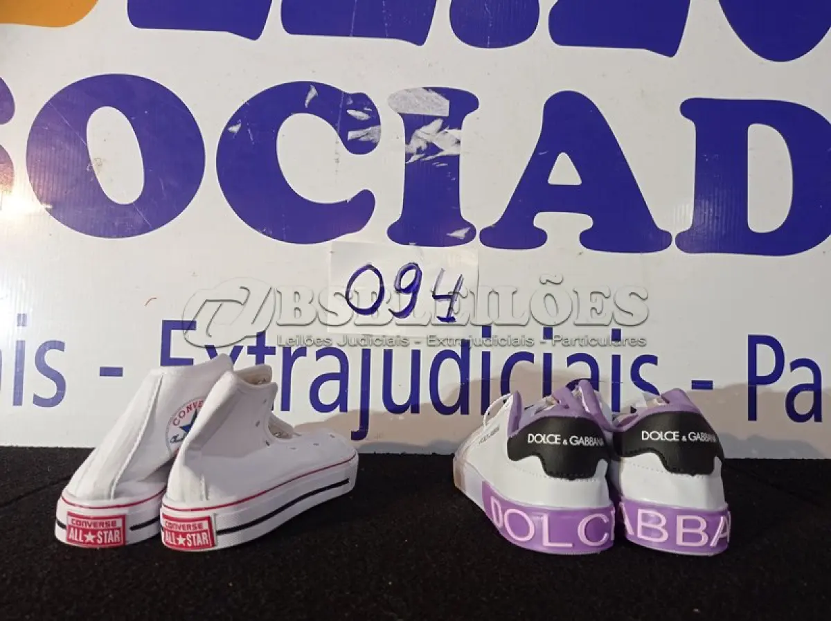 LOTE 094 - 02 – PARES DE CALÇADOS FEMININO Nº 35 (NO ESTADO, NÃO SABEMOS SE FUNCIONA. LEILÃO NÃO TEM GARANTIA E NEM DEVOLUÇÃO, SUJEITO A POSSÍVEIS AVARIAS VISÍVEIS/OCULTAS E/OU AUSÊNCIA DE COMPONENTES)
