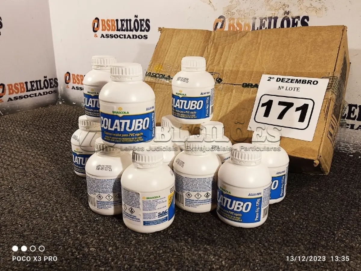 LOTE 171 - 02 CAIXAS COM COLA TUBO ST 175G COM 15 FRASCOS CADA. (NO ESTADO) ATENÇÃO! FAZER A VISITAÇÃO ANTES DE ARREMATAR, NÃO SABEMOS SE FUNCIONA. LEILÃO NÃO TEM GARANTIA E NEM DEVOLUÇÃO, SUJEITO A POSSÍVEIS AVARIAS VISÍVEIS/OCULTAS E/OU AUSÊNCIA DE COMPONENTES.
