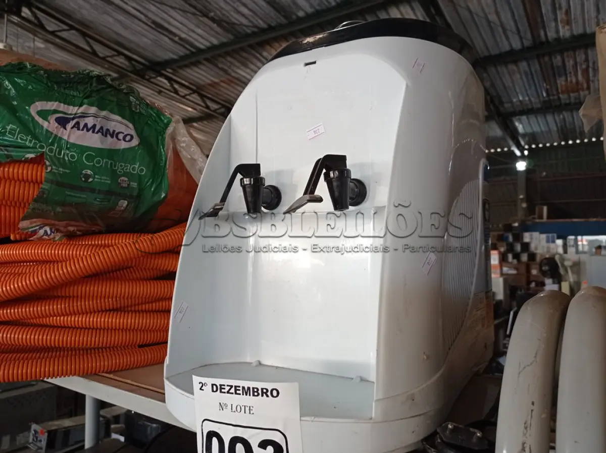 LOTE 003 - 01 PURIFICADOR DE ÁGUA REFRIGERAÇÃO ELETRÔNICA. (NO ESTADO) ATENÇÃO! FAZER A VISITAÇÃO ANTES DE ARREMATAR, NÃO SABEMOS SE FUNCIONA. LEILÃO NÃO TEM GARANTIA E NEM DEVOLUÇÃO, SUJEITO A POSSÍVEIS AVARIAS VISÍVEIS/OCULTAS E/OU AUSÊNCIA DE COMPONENTES.