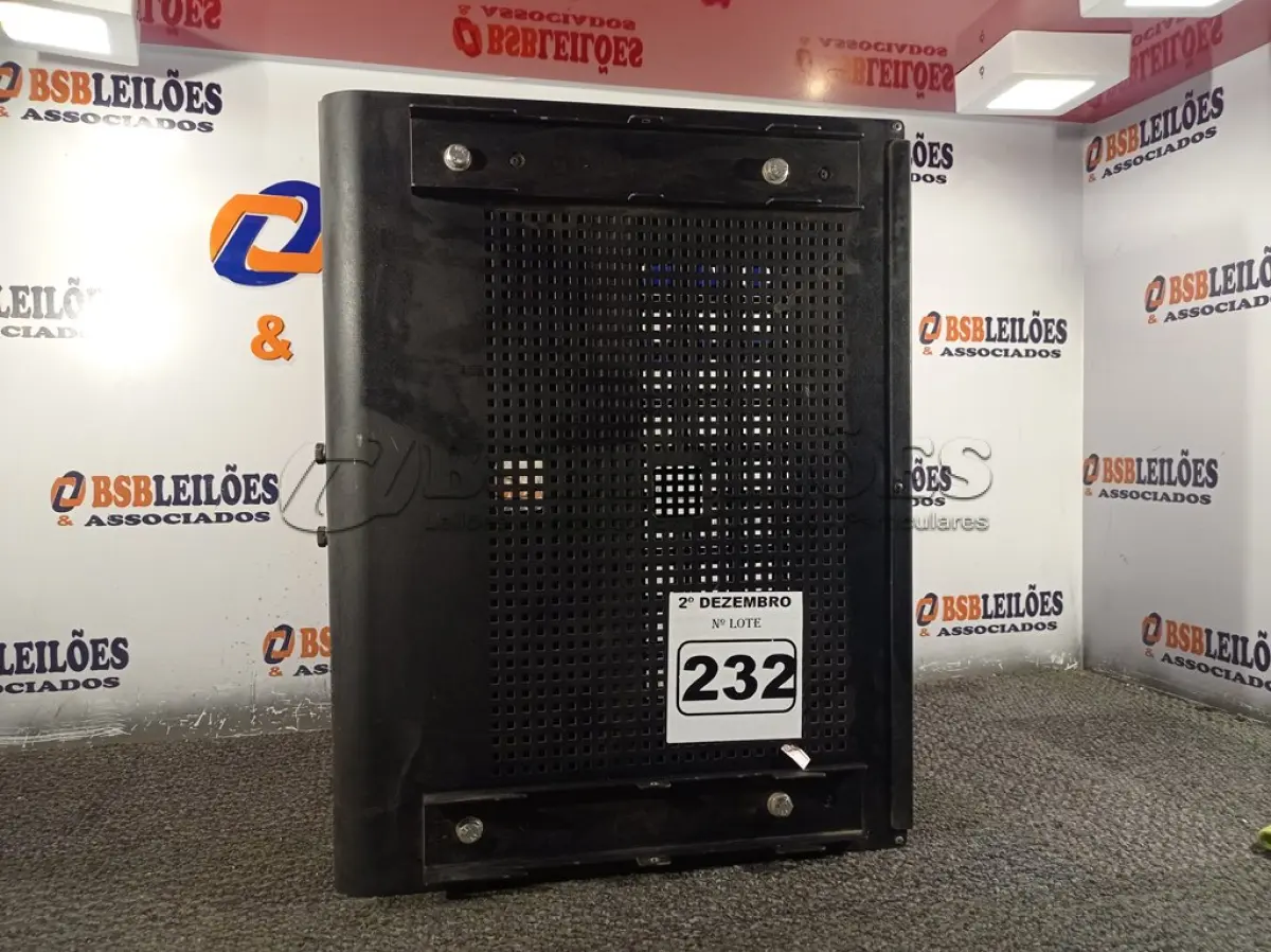 LOTE 232 - 01 CAIXA SUPORTE PARA PROJETOR. (NO ESTADO) ATENÇÃO! FAZER A VISITAÇÃO ANTES DE ARREMATAR, NÃO SABEMOS SE FUNCIONA. LEILÃO NÃO TEM GARANTIA E NEM DEVOLUÇÃO, SUJEITO A POSSÍVEIS AVARIAS VISÍVEIS/OCULTAS E/OU AUSÊNCIA DE COMPONENTES.