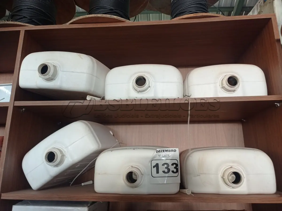 LOTE 133 - 06 CAIXAS DE DESCARGA MARCAS E MODELOS DIVERSOS. (NO ESTADO) ATENÇÃO! FAZER A VISITAÇÃO ANTES DE ARREMATAR, NÃO SABEMOS SE FUNCIONA. LEILÃO NÃO TEM GARANTIA E NEM DEVOLUÇÃO, SUJEITO A POSSÍVEIS AVARIAS VISÍVEIS/OCULTAS E/OU AUSÊNCIA DE COMPONENTES.