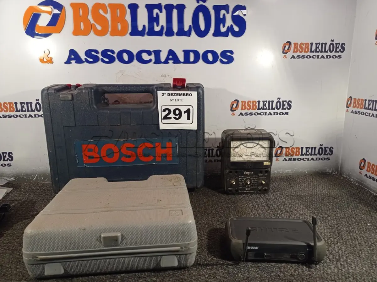 LOTE 291 - 02 MALETAS “VAZIAS”, 01 MULTÍMETRO E 01 BASE PARA MICROFONE SEM FIO. (NO ESTADO) ATENÇÃO! FAZER A VISITAÇÃO ANTES DE ARREMATAR, NÃO SABEMOS SE FUNCIONA. LEILÃO NÃO TEM GARANTIA E NEM DEVOLUÇÃO, SUJEITO A POSSÍVEIS AVARIAS VISÍVEIS/OCULTAS E/OU AUSÊNCIA DE COMPONENTES.