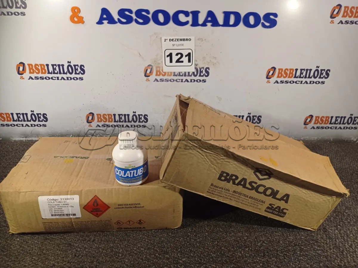 LOTE 121 - 02 CAIXAS COM COLA TUBO ST 175G COM 15 FRASCOS CADA. (NO ESTADO) ATENÇÃO! FAZER A VISITAÇÃO ANTES DE ARREMATAR, NÃO SABEMOS SE FUNCIONA. LEILÃO NÃO TEM GARANTIA E NEM DEVOLUÇÃO, SUJEITO A POSSÍVEIS AVARIAS VISÍVEIS/OCULTAS E/OU AUSÊNCIA DE COMPONENTES.