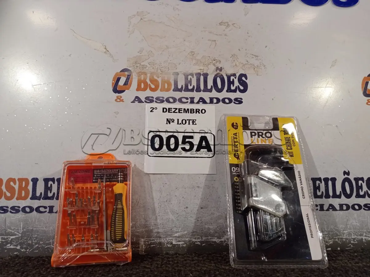 LOTE 005 - 01 KIT CHAVE TORX E 01 KIT DE CHAVES DE PRECISÃO. (NO ESTADO) ATENÇÃO! FAZER A VISITAÇÃO ANTES DE ARREMATAR, NÃO SABEMOS SE FUNCIONA. LEILÃO NÃO TEM GARANTIA E NEM DEVOLUÇÃO, SUJEITO A POSSÍVEIS AVARIAS VISÍVEIS/OCULTAS E/OU AUSÊNCIA DE COMPONENTES.