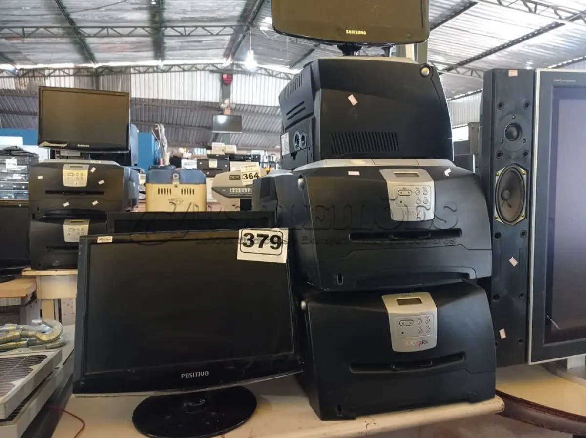 LOTE 379 - 05 IMPRESSORAS LEXMARK E342N E 05 MONITORES MARCAS E MODELOS DIVERSOS. (NO ESTADO) ATENÇÃO! FAZER A VISITAÇÃO ANTES DE ARREMATAR, NÃO SABEMOS SE FUNCIONA. LEILÃO NÃO TEM GARANTIA E NEM DEVOLUÇÃO, SUJEITO A POSSÍVEIS AVARIAS VISÍVEIS/OCULTAS E/OU AUSÊNCIA DE COMPONENTES.