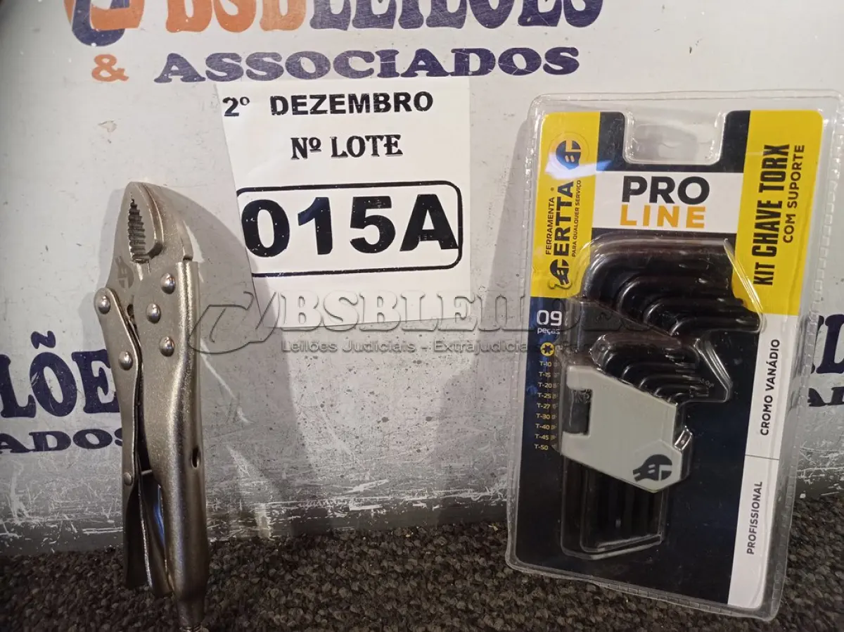 LOTE 015 - 01 KIT DE CHAVES TORX E 01 ALICATE DE PRESSÃO. (NO ESTADO) ATENÇÃO! FAZER A VISITAÇÃO ANTES DE ARREMATAR, NÃO SABEMOS SE FUNCIONA. LEILÃO NÃO TEM GARANTIA E NEM DEVOLUÇÃO, SUJEITO A POSSÍVEIS AVARIAS VISÍVEIS/OCULTAS E/OU AUSÊNCIA DE COMPONENTES.