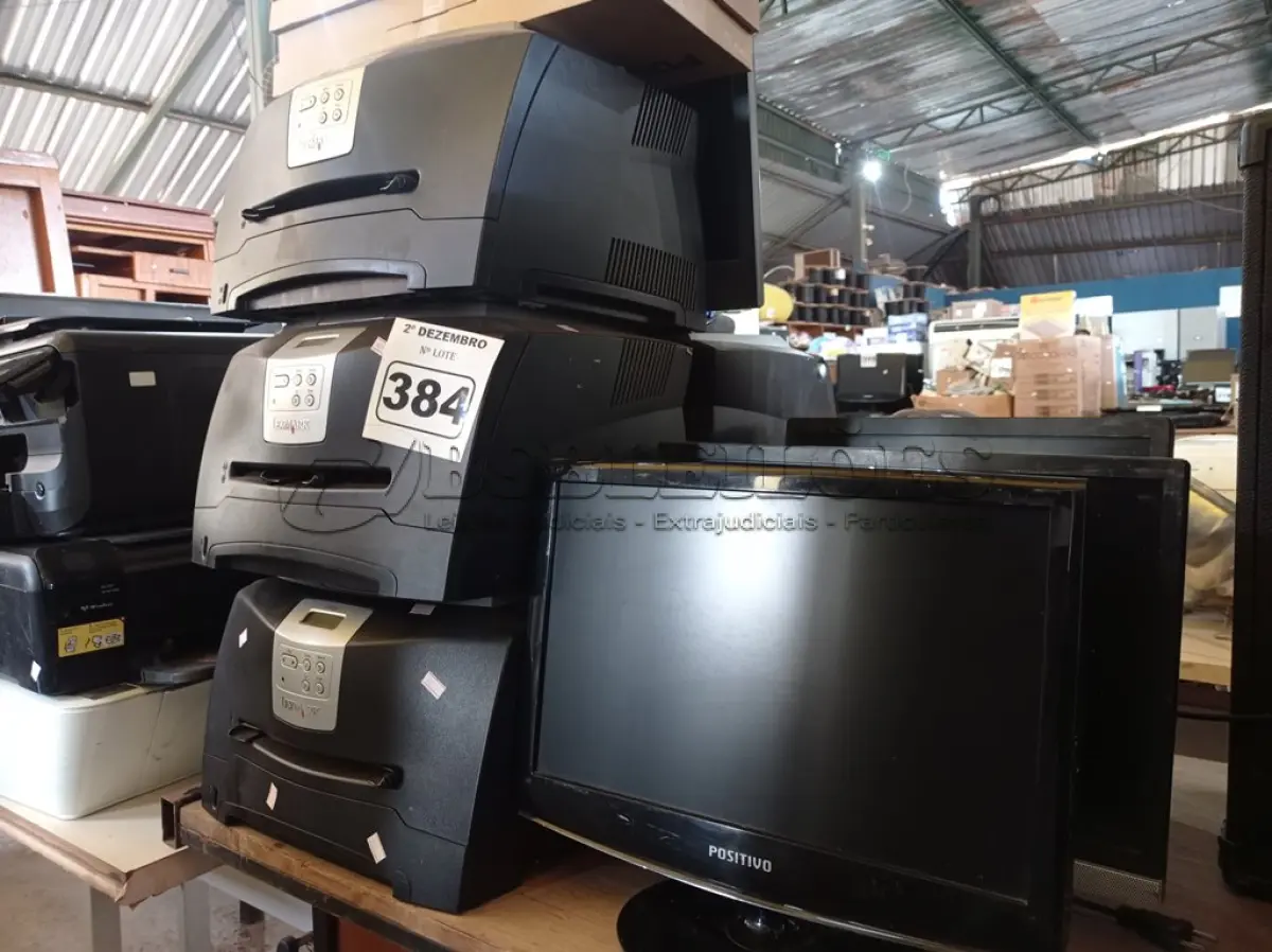 LOTE 384 - 05 IMPRESSORAS LEXMARK E342N, 05 TECLADOS PARA PC E 05 MONITORES MARCAS E MODELOS DIVERSOS. (NO ESTADO) ATENÇÃO! FAZER A VISITAÇÃO ANTES DE ARREMATAR, NÃO SABEMOS SE FUNCIONA. LEILÃO NÃO TEM GARANTIA E NEM DEVOLUÇÃO, SUJEITO A POSSÍVEIS AVARIAS VISÍVEIS/OCULTAS E/OU AUSÊNCIA DE COMPONENTES.