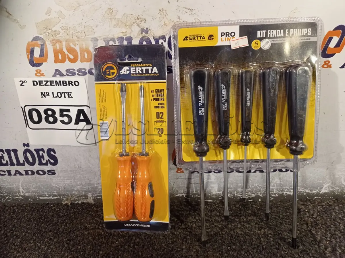 LOTE 085 - 02 KIT’S DE CHAVES FENDA/PHILIPS. (NO ESTADO) ATENÇÃO! FAZER A VISITAÇÃO ANTES DE ARREMATAR, NÃO SABEMOS SE FUNCIONA. LEILÃO NÃO TEM GARANTIA E NEM DEVOLUÇÃO, SUJEITO A POSSÍVEIS AVARIAS VISÍVEIS/OCULTAS E/OU AUSÊNCIA DE COMPONENTES.
