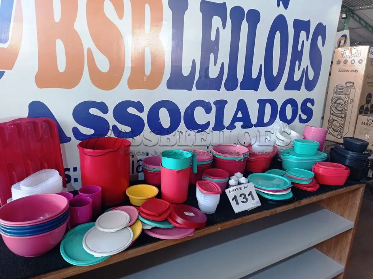 LOTE 131 - 90 – UTENSÍLIOS DE COZINHA DIVERSOS (APROXIMADAMENTE)(NO ESTADO, NÃO SABEMOS SE FUNCIONA. LEILÃO NÃO TEM GARANTIA E NEM DEVOLUÇÃO, SUJEITO A POSSÍVEIS AVARIAS VISÍVEIS/OCULTAS E/OU AUSÊNCIA DE COMPONENTES)