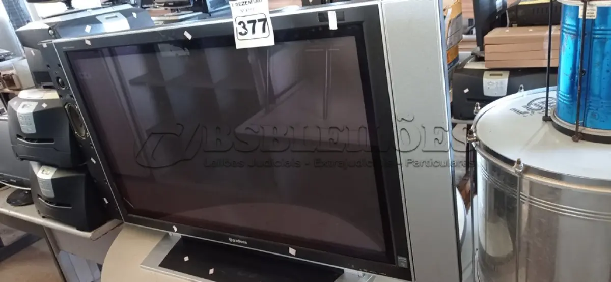 LOTE 377 - 01 TV DE PLASMA GRADIENTE 42” POL. (NO ESTADO) ATENÇÃO! FAZER A VISITAÇÃO ANTES DE ARREMATAR, NÃO SABEMOS SE FUNCIONA. LEILÃO NÃO TEM GARANTIA E NEM DEVOLUÇÃO, SUJEITO A POSSÍVEIS AVARIAS VISÍVEIS/OCULTAS E/OU AUSÊNCIA DE COMPONENTES.