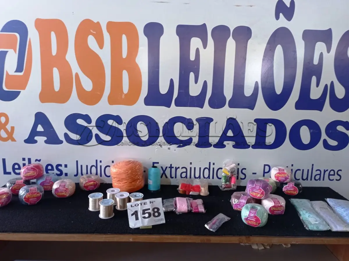 LOTE 158 - 30 - ITENS PARA ARTESANATO (APROXIMADAMENTE) (NO ESTADO, NÃO SABEMOS SE FUNCIONA. LEILÃO NÃO TEM GARANTIA E NEM DEVOLUÇÃO, SUJEITO A POSSÍVEIS AVARIAS VISÍVEIS/OCULTAS E/OU AUSÊNCIA DE COMPONENTES)