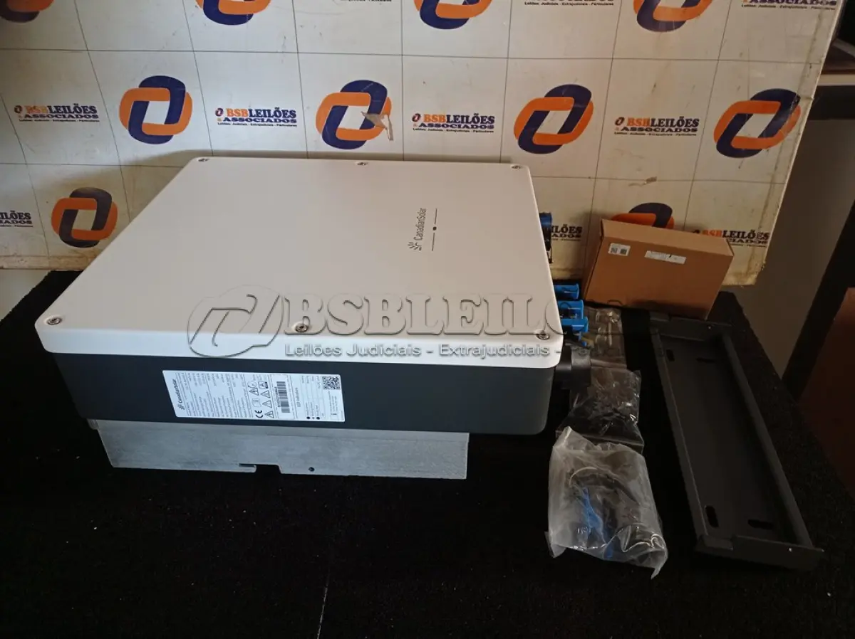 LOTE 395 - 01 INVERSOR CANADIAN MONO CSI-9K-S22002-E. (NO ESTADO) ATENÇÃO! FAZER A VISITAÇÃO ANTES DE ARREMATAR, NÃO SABEMOS SE FUNCIONA. LEILÃO NÃO TEM GARANTIA E NEM DEVOLUÇÃO, SUJEITO A POSSÍVEIS AVARIAS VISÍVEIS/OCULTAS E/OU AUSÊNCIA DE COMPONENTES.