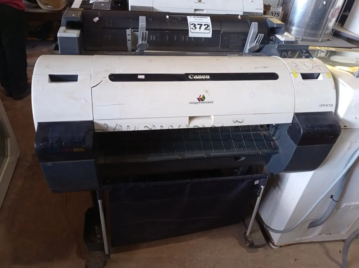LOTE 372 - 01 PLOTTER MARCA CANON MODELO IPF670. (NO ESTADO) ATENÇÃO! FAZER A VISITAÇÃO ANTES DE ARREMATAR, NÃO SABEMOS SE FUNCIONA. LEILÃO NÃO TEM GARANTIA E NEM DEVOLUÇÃO, SUJEITO A POSSÍVEIS AVARIAS VISÍVEIS/OCULTAS E/OU AUSÊNCIA DE COMPONENTES.