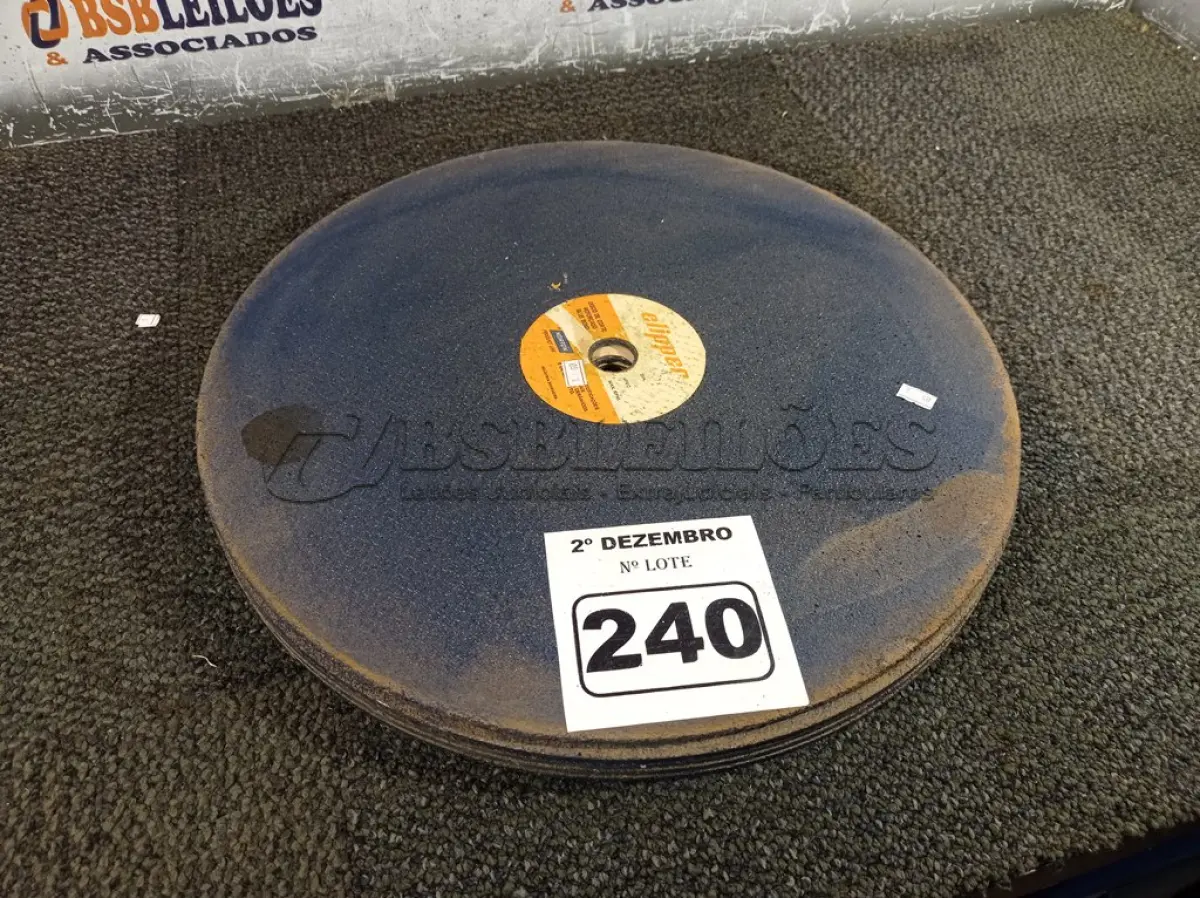 LOTE 240 - 05 DISCOS CLIPPERS: DIÂMETRO 18, ESPECIFICAÇÃO MR-822, RPM 3069. (NO ESTADO) ATENÇÃO! FAZER A VISITAÇÃO ANTES DE ARREMATAR, NÃO SABEMOS SE FUNCIONA. LEILÃO NÃO TEM GARANTIA E NEM DEVOLUÇÃO, SUJEITO A POSSÍVEIS AVARIAS VISÍVEIS/OCULTAS E/OU AUSÊNCIA DE COMPONENTES.