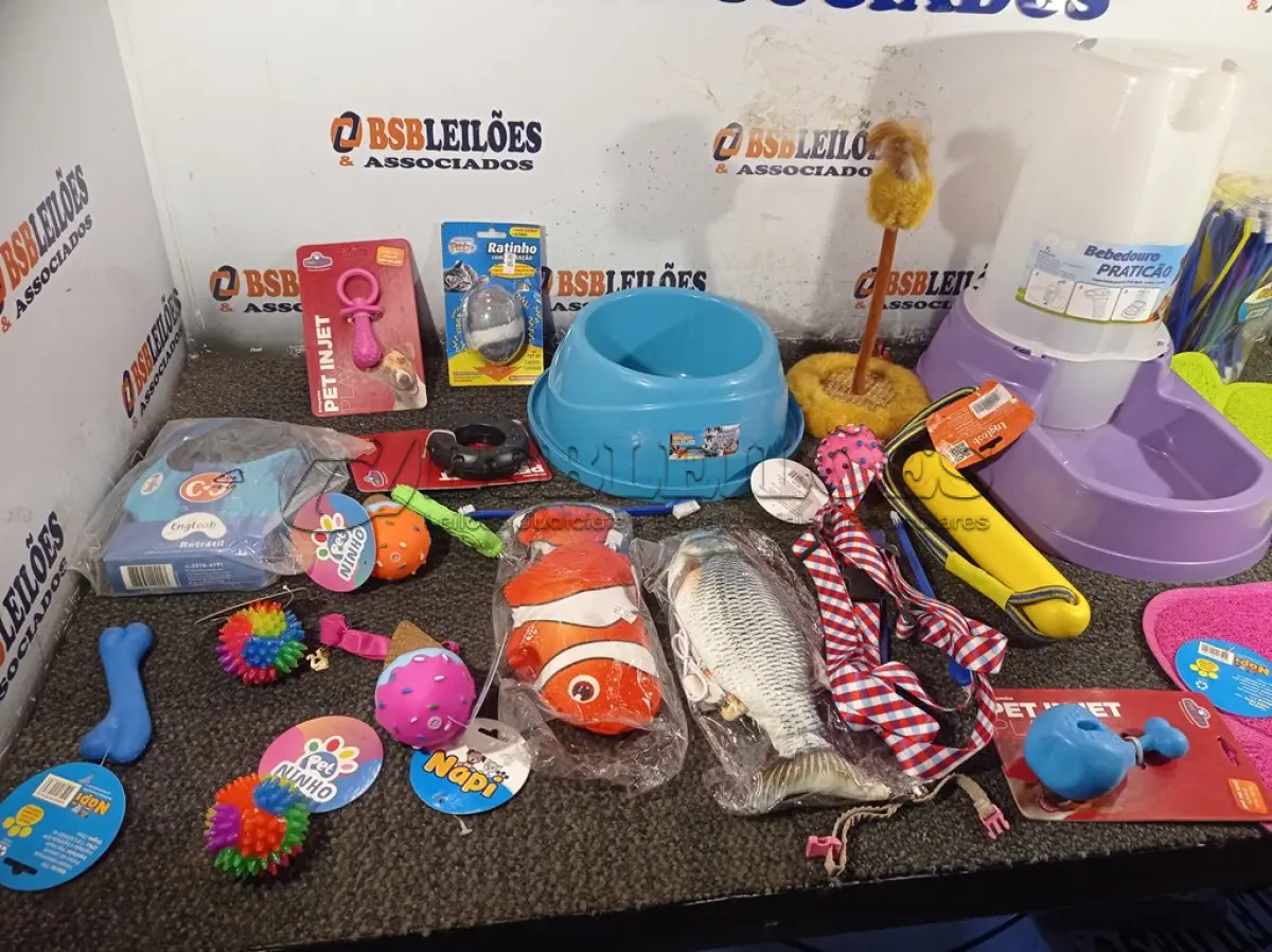 LOTE 230 - 01 LOTE COM VÁRIOS ACESSÓRIOS PARA PET’S. (NO ESTADO) ATENÇÃO! FAZER A VISITAÇÃO ANTES DE ARREMATAR, NÃO SABEMOS SE FUNCIONA. LEILÃO NÃO TEM GARANTIA E NEM DEVOLUÇÃO, SUJEITO A POSSÍVEIS AVARIAS VISÍVEIS/OCULTAS E/OU AUSÊNCIA DE COMPONENTES.