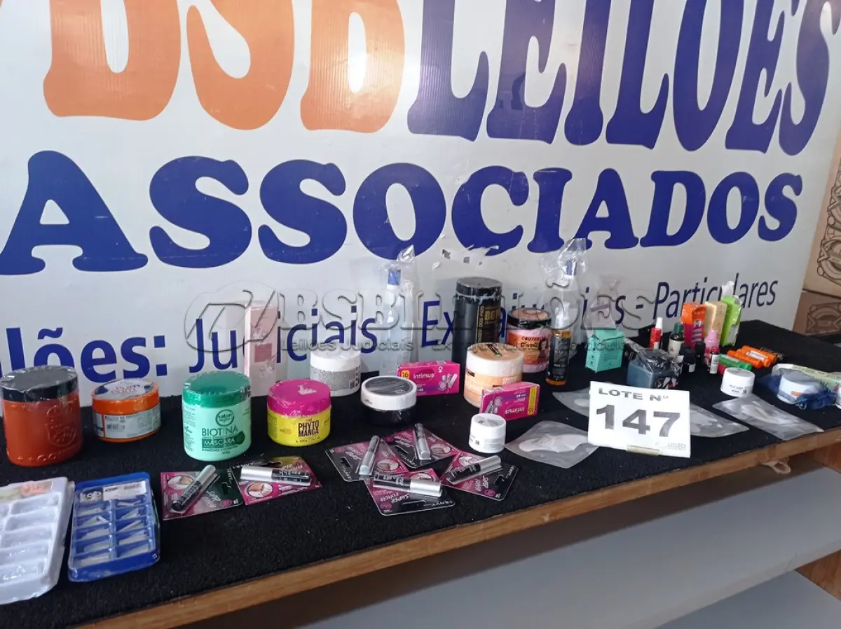 LOTE 147 - 55 – COSMÉTICOS VARIADOS (NO ESTADO, NÃO SABEMOS SE FUNCIONA. LEILÃO NÃO TEM GARANTIA E NEM DEVOLUÇÃO, SUJEITO A POSSÍVEIS AVARIAS VISÍVEIS/OCULTAS E/OU AUSÊNCIA DE COMPONENTES)