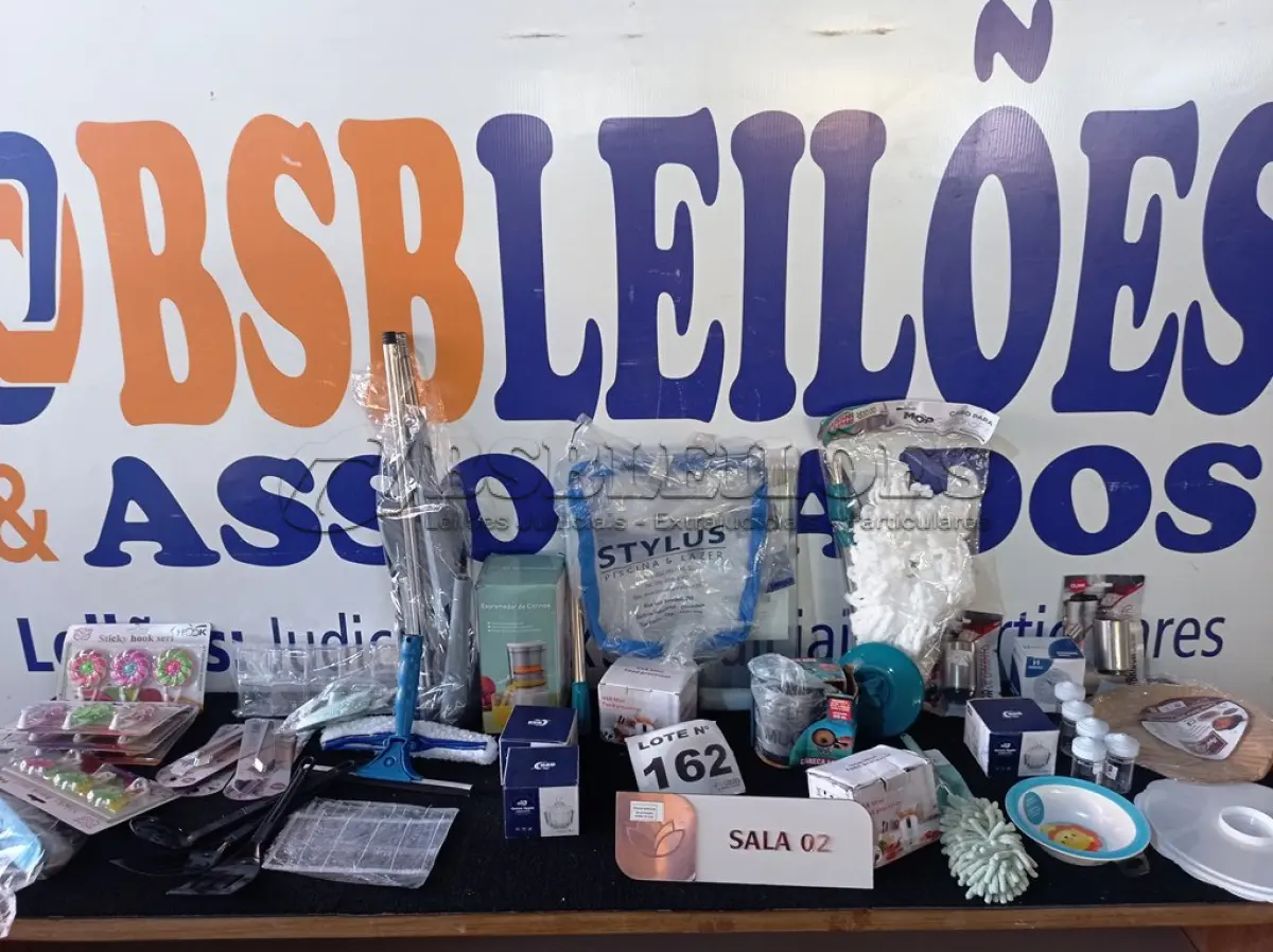 LOTE 162 - 40 - UTENSÍLIOS DOMÉSTICOS (APROXIMADAMENTE)(NO ESTADO, NÃO SABEMOS SE FUNCIONA. LEILÃO NÃO TEM GARANTIA E NEM DEVOLUÇÃO, SUJEITO A POSSÍVEIS AVARIAS VISÍVEIS/OCULTAS E/OU AUSÊNCIA DE COMPONENTES)