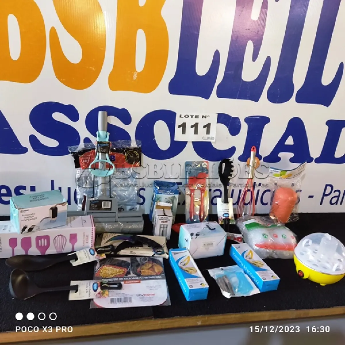 LOTE 111 - 21 – UTENSÍLIOS DOMÉSTICOS DIVERSOS.(APROXIMADAMENTE) (NO ESTADO, NÃO SABEMOS SE FUNCIONA. LEILÃO NÃO TEM GARANTIA E NEM DEVOLUÇÃO, SUJEITO A POSSÍVEIS AVARIAS VISÍVEIS/OCULTAS E/OU AUSÊNCIA DE COMPONENTES)