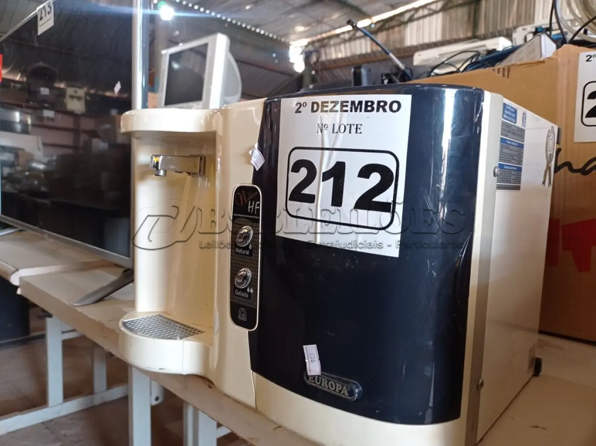 LOTE 212 - 01 PURIFICADOR DE ÁGUA REFRIGERADO MARCA EUROPA 220V. (NO ESTADO) ATENÇÃO! FAZER A VISITAÇÃO ANTES DE ARREMATAR, NÃO SABEMOS SE FUNCIONA. LEILÃO NÃO TEM GARANTIA E NEM DEVOLUÇÃO, SUJEITO A POSSÍVEIS AVARIAS VISÍVEIS/OCULTAS E/OU AUSÊNCIA DE COMPONENTES.
