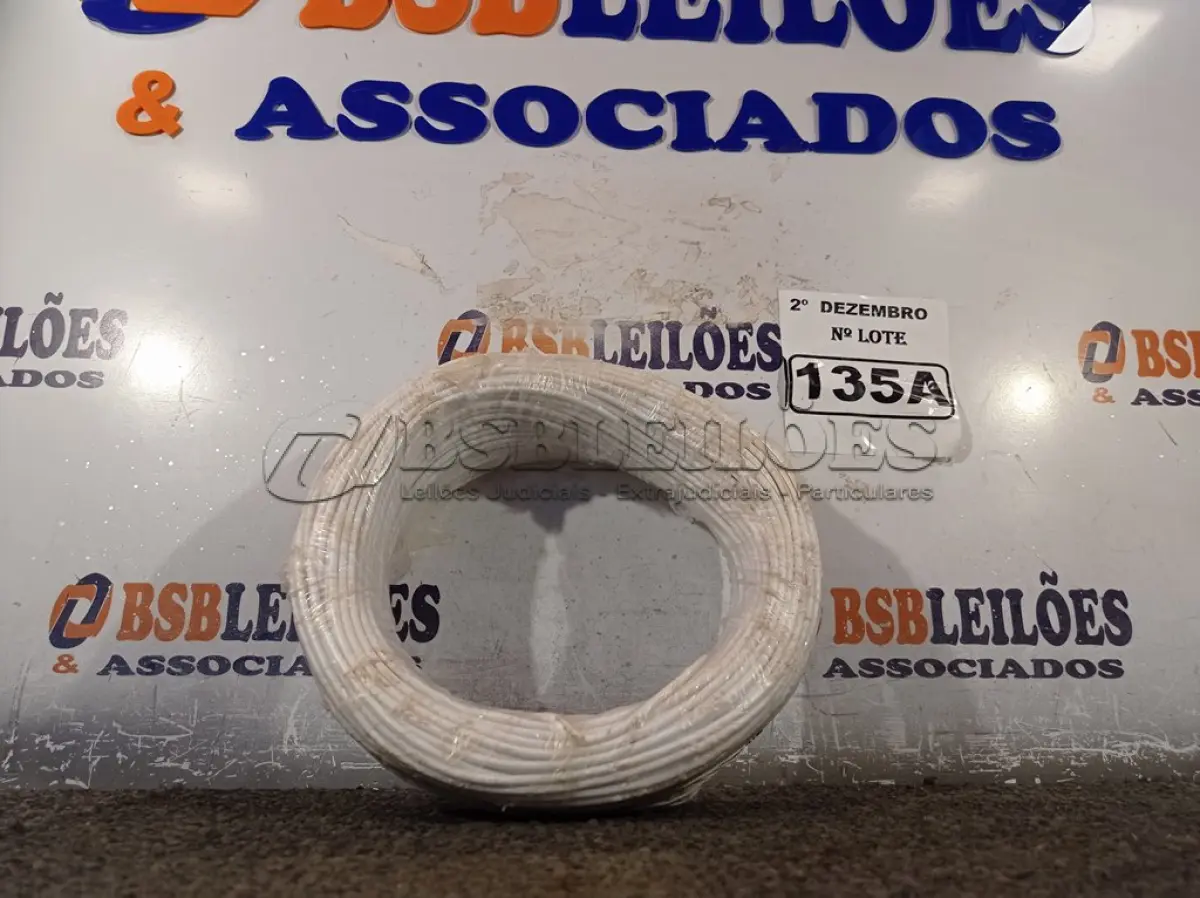 LOTE 135 - 01 ROLO DE CABO FLEXÍVEL 100M 1X2,5MM NA COR BRANCA (NOVO). (NO ESTADO) ATENÇÃO! FAZER A VISITAÇÃO ANTES DE ARREMATAR, NÃO SABEMOS SE FUNCIONA. LEILÃO NÃO TEM GARANTIA E NEM DEVOLUÇÃO, SUJEITO A POSSÍVEIS AVARIAS VISÍVEIS/OCULTAS E/OU AUSÊNCIA DE COMPONENTES.