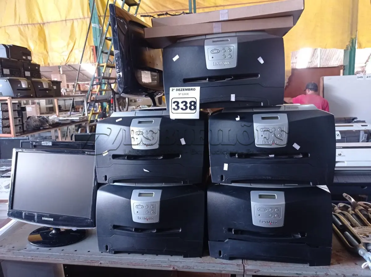 LOTE 338 - 05 IMPRESSORAS LEXMARK E342N, 02 TECLADOS PARA PC E 03 MONITORES MARCAS E MODELOS DIVERSOS. (NO ESTADO) ATENÇÃO! FAZER A VISITAÇÃO ANTES DE ARREMATAR, NÃO SABEMOS SE FUNCIONA. LEILÃO NÃO TEM GARANTIA E NEM DEVOLUÇÃO, SUJEITO A POSSÍVEIS AVARIAS VISÍVEIS/OCULTAS E/OU AUSÊNCIA DE COMPONENTES.