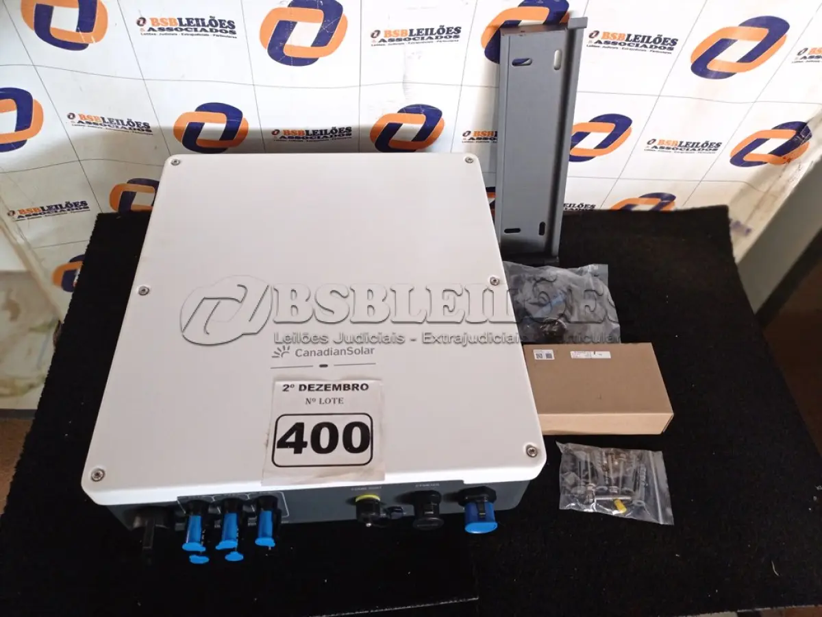 LOTE 400 - 01 INVERSOR CANADIAN MONO CSI-9K-S22002-E. (NO ESTADO) ATENÇÃO! FAZER A VISITAÇÃO ANTES DE ARREMATAR, NÃO SABEMOS SE FUNCIONA. LEILÃO NÃO TEM GARANTIA E NEM DEVOLUÇÃO, SUJEITO A POSSÍVEIS AVARIAS VISÍVEIS/OCULTAS E/OU AUSÊNCIA DE COMPONENTES.