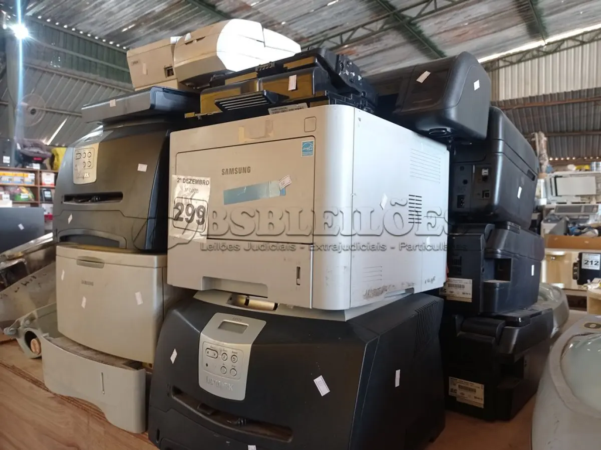 LOTE 299 - 01 LOTE COM VÁRIAS IMPRESSORAS MARCAS E MODELOS DIVERSOS. (NO ESTADO) ATENÇÃO! FAZER A VISITAÇÃO ANTES DE ARREMATAR, NÃO SABEMOS SE FUNCIONA. LEILÃO NÃO TEM GARANTIA E NEM DEVOLUÇÃO, SUJEITO A POSSÍVEIS AVARIAS VISÍVEIS/OCULTAS E/OU AUSÊNCIA DE COMPONENTES.