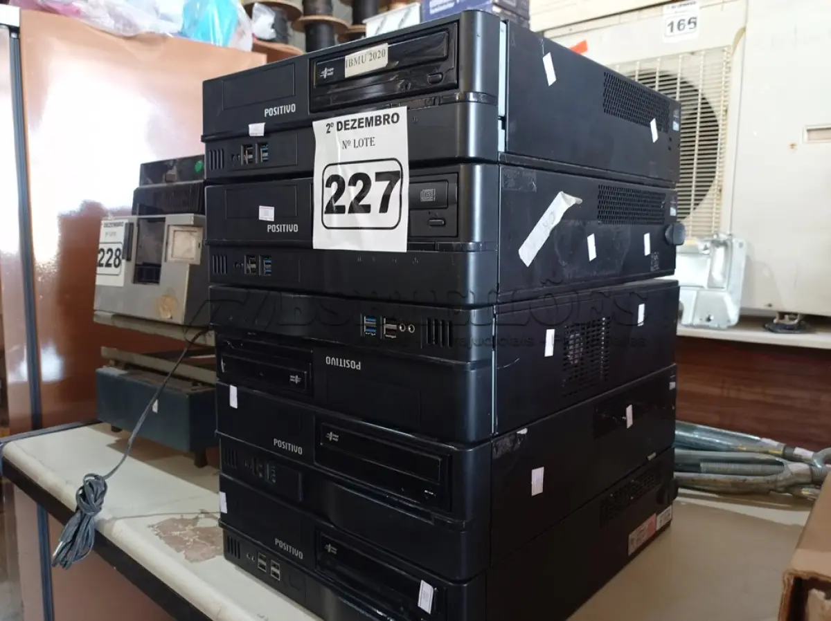 LOTE 227 - 05 CPU’S MARCAS POSITIVO. (NO ESTADO) ATENÇÃO! FAZER A VISITAÇÃO ANTES DE ARREMATAR, NÃO SABEMOS SE FUNCIONA. LEILÃO NÃO TEM GARANTIA E NEM DEVOLUÇÃO, SUJEITO A POSSÍVEIS AVARIAS VISÍVEIS/OCULTAS E/OU AUSÊNCIA DE COMPONENTES.