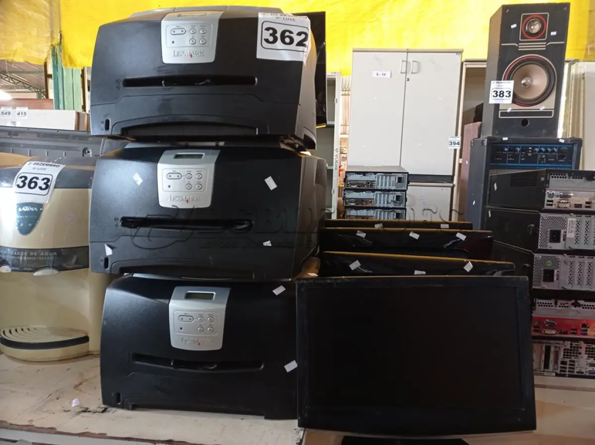 LOTE 362 - 05 IMPRESSORAS LEXMARK E342N E 05 MONITORES MARCAS E MODELOS DIVERSOS PARA RETIRADA DE PEÇAS. (NO ESTADO) ATENÇÃO! FAZER A VISITAÇÃO ANTES DE ARREMATAR, NÃO SABEMOS SE FUNCIONA. LEILÃO NÃO TEM GARANTIA E NEM DEVOLUÇÃO, SUJEITO A POSSÍVEIS AVARIAS VISÍVEIS/OCULTAS E/OU AUSÊNCIA DE COMPONENTES.