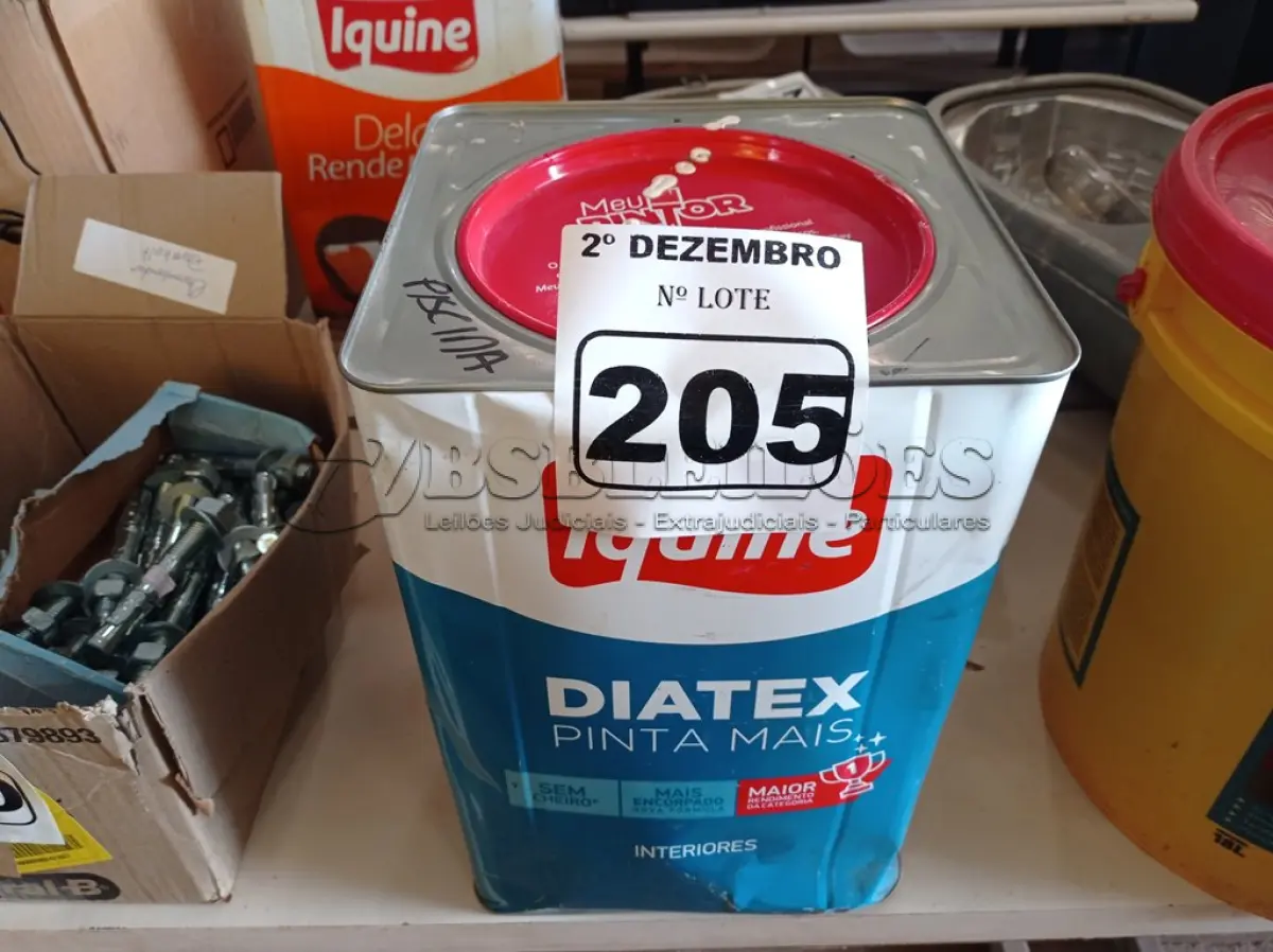 LOTE 205 - 01 LATA DE TINTA IQUINE DIATEX PINTA MAIS 18L NA COR VERDE PISCINA. (NO ESTADO) ATENÇÃO! FAZER A VISITAÇÃO ANTES DE ARREMATAR, NÃO SABEMOS SE FUNCIONA. LEILÃO NÃO TEM GARANTIA E NEM DEVOLUÇÃO, SUJEITO A POSSÍVEIS AVARIAS VISÍVEIS/OCULTAS E/OU AUSÊNCIA DE COMPONENTES.