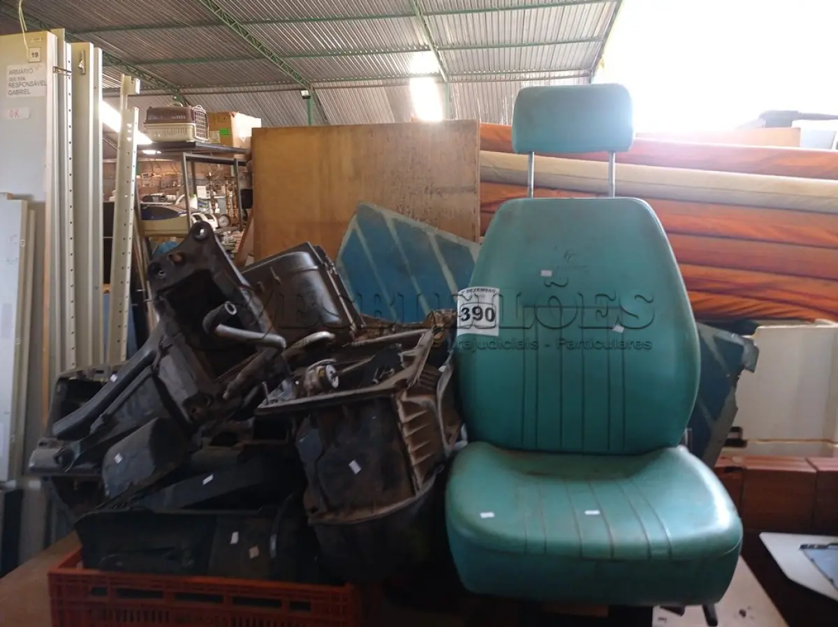 LOTE 390 - 01 LOTE COM VÁRIAS PEÇAS PARA AUTOMÓVEIS. (NO ESTADO) ATENÇÃO! FAZER A VISITAÇÃO ANTES DE ARREMATAR, NÃO SABEMOS SE FUNCIONA. LEILÃO NÃO TEM GARANTIA E NEM DEVOLUÇÃO, SUJEITO A POSSÍVEIS AVARIAS VISÍVEIS/OCULTAS E/OU AUSÊNCIA DE COMPONENTES.
