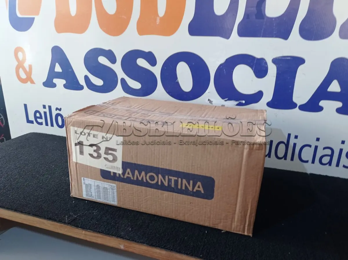 LOTE 135 - 01 - JOGO DE PANELA TRAMONTINA 15 PEÇAS (NO ESTADO, NÃO SABEMOS SE FUNCIONA. LEILÃO NÃO TEM GARANTIA E NEM DEVOLUÇÃO, SUJEITO A POSSÍVEIS AVARIAS VISÍVEIS/OCULTAS E/OU AUSÊNCIA DE COMPONENTES)