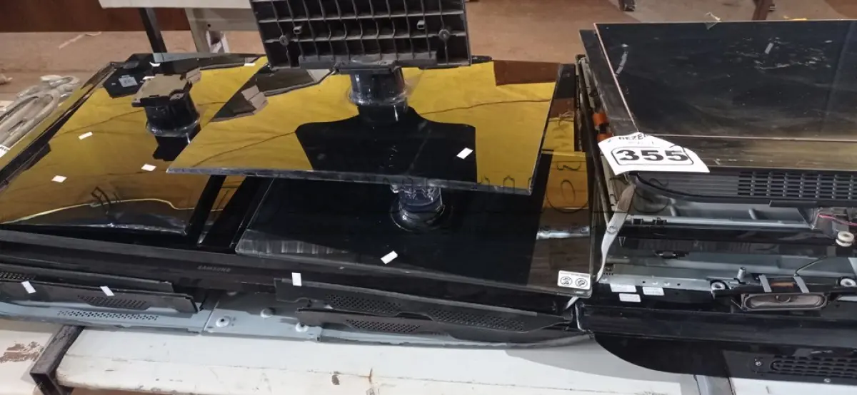 LOTE 355 - 01 LOTE COM VÁRIAS SUCATAS DE TV MARCAS E MODELOS DIVERSOS PARA RETIRADA DE PEÇAS. (NO ESTADO) ATENÇÃO! FAZER A VISITAÇÃO ANTES DE ARREMATAR, NÃO SABEMOS SE FUNCIONA. LEILÃO NÃO TEM GARANTIA E NEM DEVOLUÇÃO, SUJEITO A POSSÍVEIS AVARIAS VISÍVEIS/OCULTAS E/OU AUSÊNCIA DE COMPONENTES.