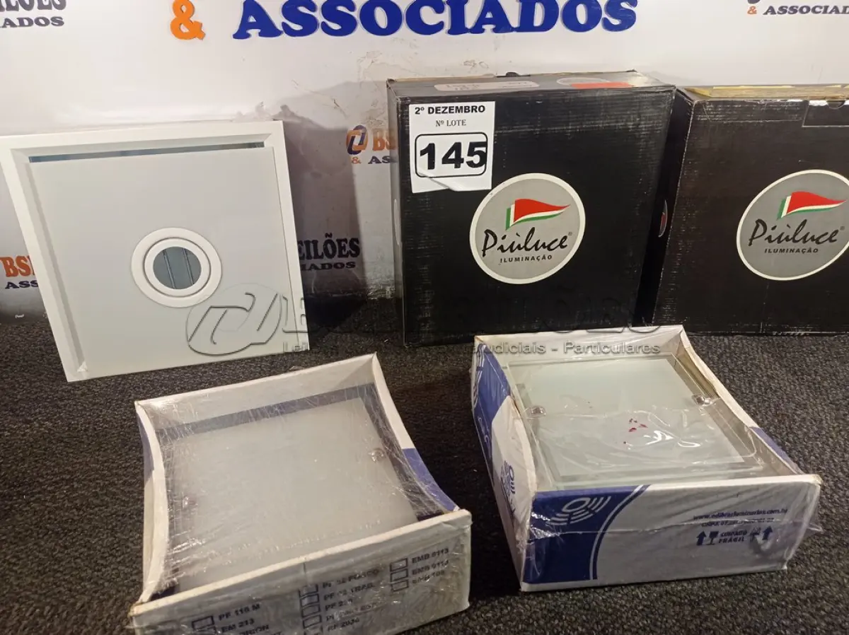 LOTE 145 - 05 LUMINÁRIAS DE EMBUTIR MARCAS E MODELOS DIVERSOS. (NO ESTADO) ATENÇÃO! FAZER A VISITAÇÃO ANTES DE ARREMATAR, NÃO SABEMOS SE FUNCIONA. LEILÃO NÃO TEM GARANTIA E NEM DEVOLUÇÃO, SUJEITO A POSSÍVEIS AVARIAS VISÍVEIS/OCULTAS E/OU AUSÊNCIA DE COMPONENTES.