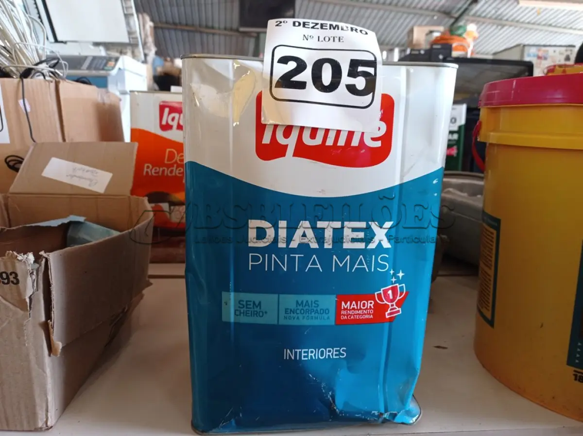 LOTE 205 - 01 LATA DE TINTA IQUINE DIATEX PINTA MAIS 18L NA COR VERDE PISCINA. (NO ESTADO) ATENÇÃO! FAZER A VISITAÇÃO ANTES DE ARREMATAR, NÃO SABEMOS SE FUNCIONA. LEILÃO NÃO TEM GARANTIA E NEM DEVOLUÇÃO, SUJEITO A POSSÍVEIS AVARIAS VISÍVEIS/OCULTAS E/OU AUSÊNCIA DE COMPONENTES.