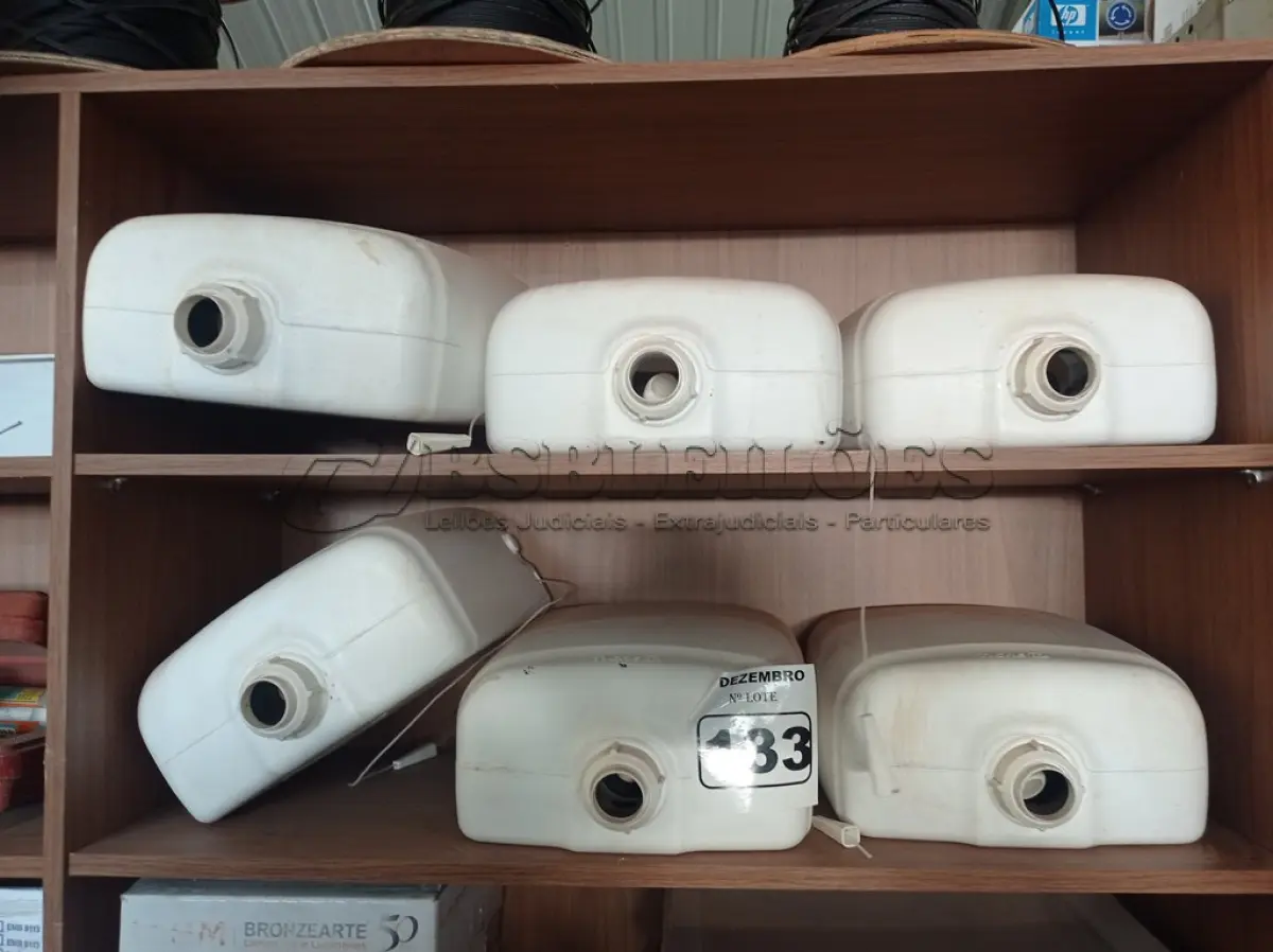 LOTE 133 - 06 CAIXAS DE DESCARGA MARCAS E MODELOS DIVERSOS. (NO ESTADO) ATENÇÃO! FAZER A VISITAÇÃO ANTES DE ARREMATAR, NÃO SABEMOS SE FUNCIONA. LEILÃO NÃO TEM GARANTIA E NEM DEVOLUÇÃO, SUJEITO A POSSÍVEIS AVARIAS VISÍVEIS/OCULTAS E/OU AUSÊNCIA DE COMPONENTES.