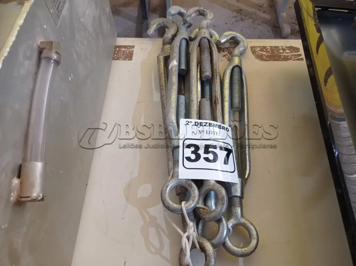 LOTE 357 - 05 ESTICADORES PARA CABO DE AÇO. (NO ESTADO) ATENÇÃO! FAZER A VISITAÇÃO ANTES DE ARREMATAR, NÃO SABEMOS SE FUNCIONA. LEILÃO NÃO TEM GARANTIA E NEM DEVOLUÇÃO, SUJEITO A POSSÍVEIS AVARIAS VISÍVEIS/OCULTAS E/OU AUSÊNCIA DE COMPONENTES.