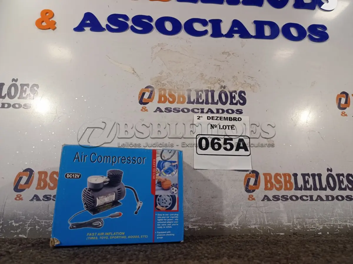 LOTE 065 - 01 COMPRESSOR DE AR PORTÁTIL 12V. (NO ESTADO) ATENÇÃO! FAZER A VISITAÇÃO ANTES DE ARREMATAR, NÃO SABEMOS SE FUNCIONA. LEILÃO NÃO TEM GARANTIA E NEM DEVOLUÇÃO, SUJEITO A POSSÍVEIS AVARIAS VISÍVEIS/OCULTAS E/OU AUSÊNCIA DE COMPONENTES.