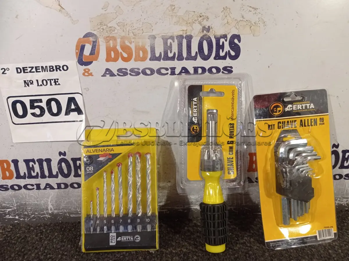 LOTE 050 - 01 KIT DE BROCAS, 01 CHAVE COM 06 PONTAS INTERCAMBIÁVEIS E 01 KIT CHAVE ALLEN. (NO ESTADO) ATENÇÃO! FAZER A VISITAÇÃO ANTES DE ARREMATAR, NÃO SABEMOS SE FUNCIONA. LEILÃO NÃO TEM GARANTIA E NEM DEVOLUÇÃO, SUJEITO A POSSÍVEIS AVARIAS VISÍVEIS/OCULTAS E/OU AUSÊNCIA DE COMPONENTES.