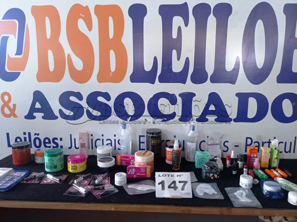 LOTE 147 - 55 – COSMÉTICOS VARIADOS (NO ESTADO, NÃO SABEMOS SE FUNCIONA. LEILÃO NÃO TEM GARANTIA E NEM DEVOLUÇÃO, SUJEITO A POSSÍVEIS AVARIAS VISÍVEIS/OCULTAS E/OU AUSÊNCIA DE COMPONENTES)