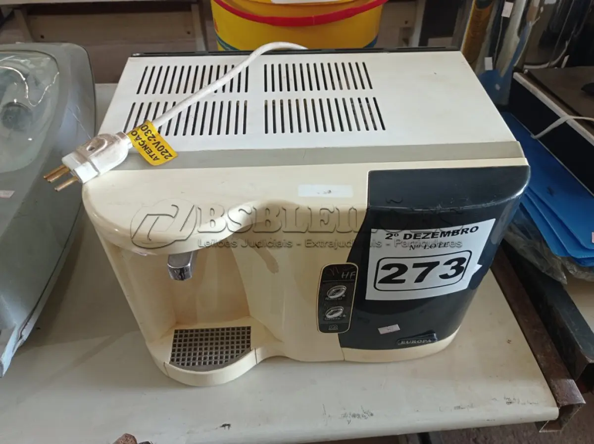 LOTE 273 - 01 PURIFICADOR DE ÁGUA REFRIGERADO MARCA EUROPA 220V. (NO ESTADO) ATENÇÃO! FAZER A VISITAÇÃO ANTES DE ARREMATAR, NÃO SABEMOS SE FUNCIONA. LEILÃO NÃO TEM GARANTIA E NEM DEVOLUÇÃO, SUJEITO A POSSÍVEIS AVARIAS VISÍVEIS/OCULTAS E/OU AUSÊNCIA DE COMPONENTES.